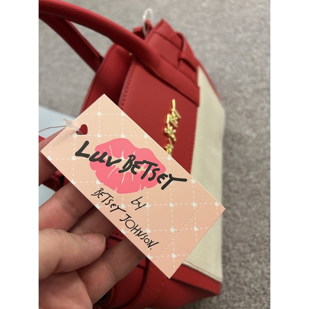 Luv Betsey by Betsey Johnson Satchel Womens Small Red Cream NEW Heart Crossbody - Picture 3 of 15
